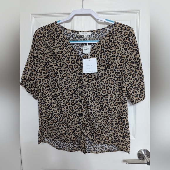 Beach lunch lounge semi cropped tie front leopard top - Picture 1 of 3